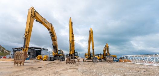 <p>Parc de machines pour les travaux de la digue</p>