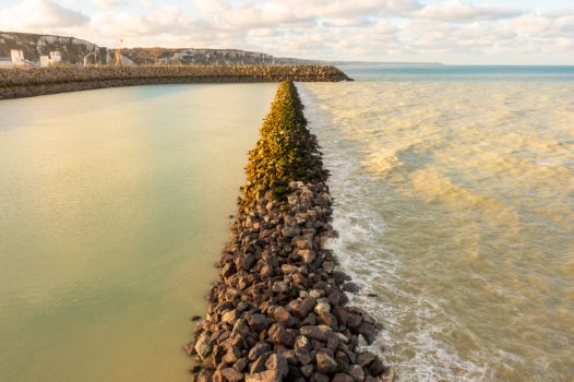 <p>Enrochements de la digue</p>