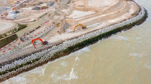 <p>Pose des blocs cubique rainurés</p>